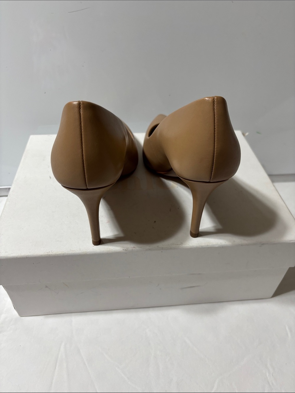 Michael Kors Taupe Pointed-Toe Leather Pumps. NWOT - Picture 7 of 10